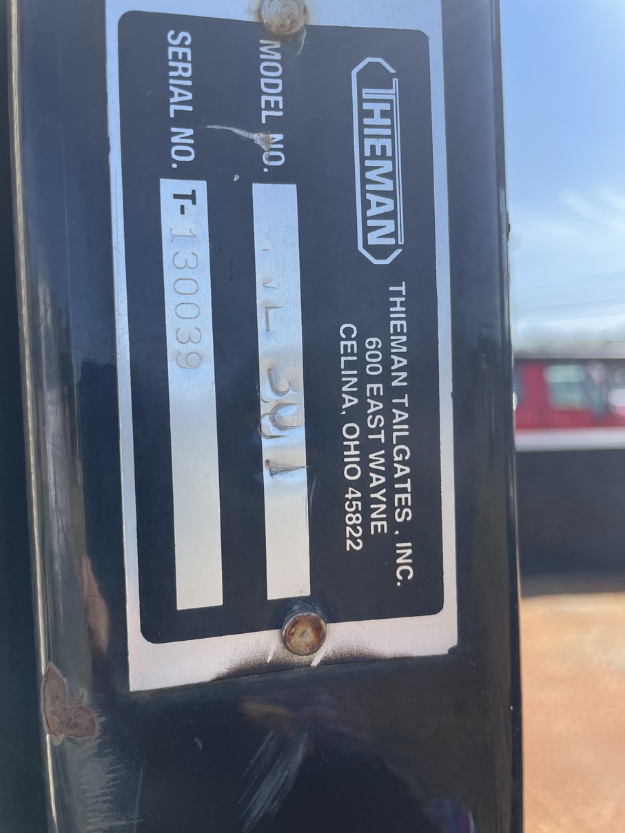 2013 FORD F550 Flatbed Liftgate - Image 20